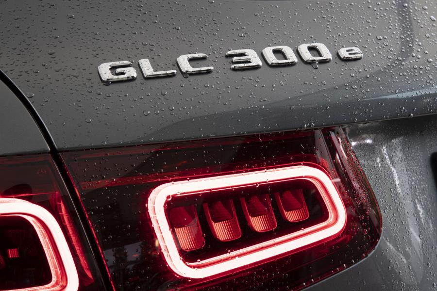 Логотип Mercedes-Benz GLC300 e 4Matic (X253) 2019 года  (WW) (фото 15 из 16)